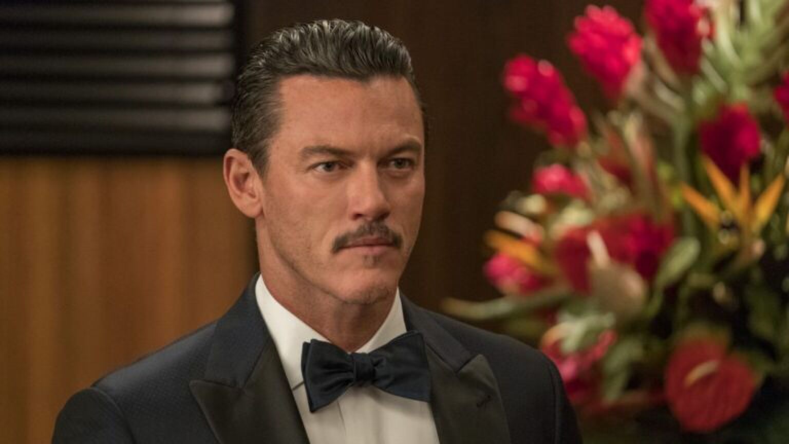 Luke Evans in Murder Mystery.