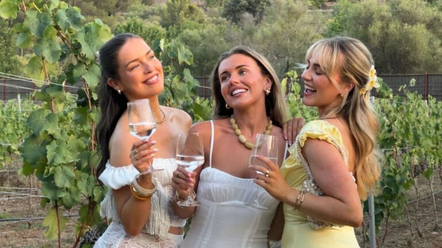 Drie vriendinnen op vakantie.