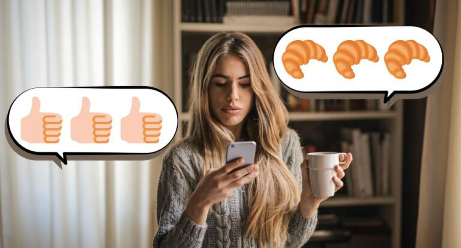 Vrouw kijkt op haar telefoon met een kopje koffie in haar hand.