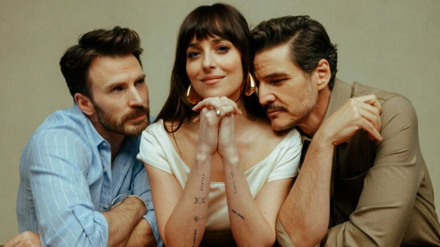 Chris Evans, Pedro Pascal en Dokota Johnson.