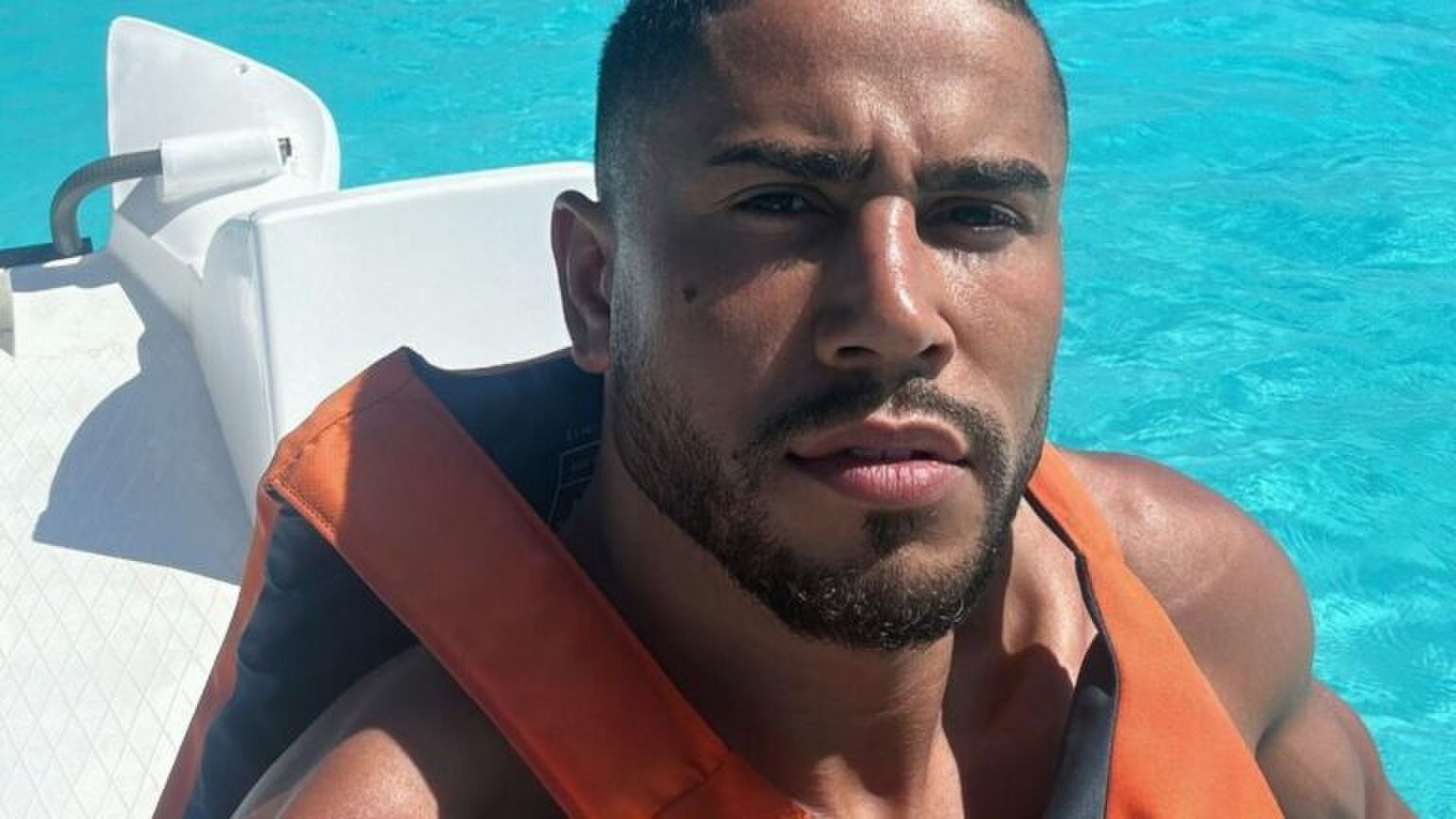 Selfie van Mezdi in het water.