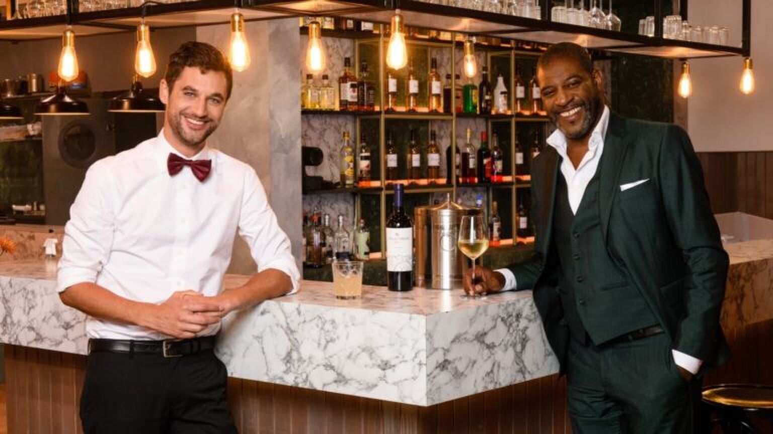 De presentatoren uit First Dates.