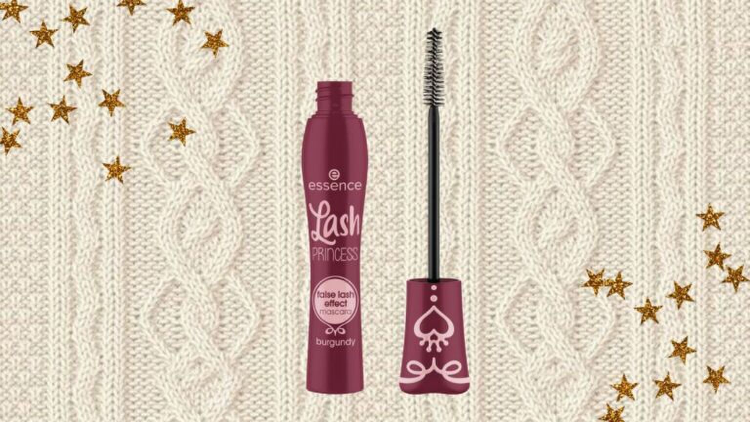 Bordeauxrode mascara van essence omringt door sterren.