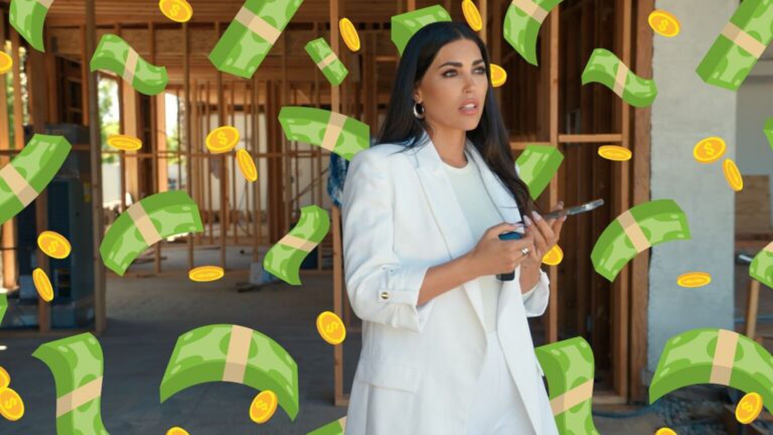 Yolanthe Cabau is omringd door geldbiljetten en muntgeld.