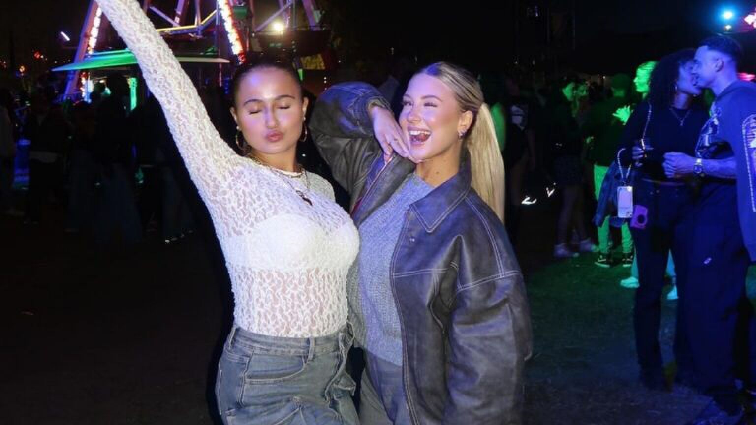 Twee meiden op een festival