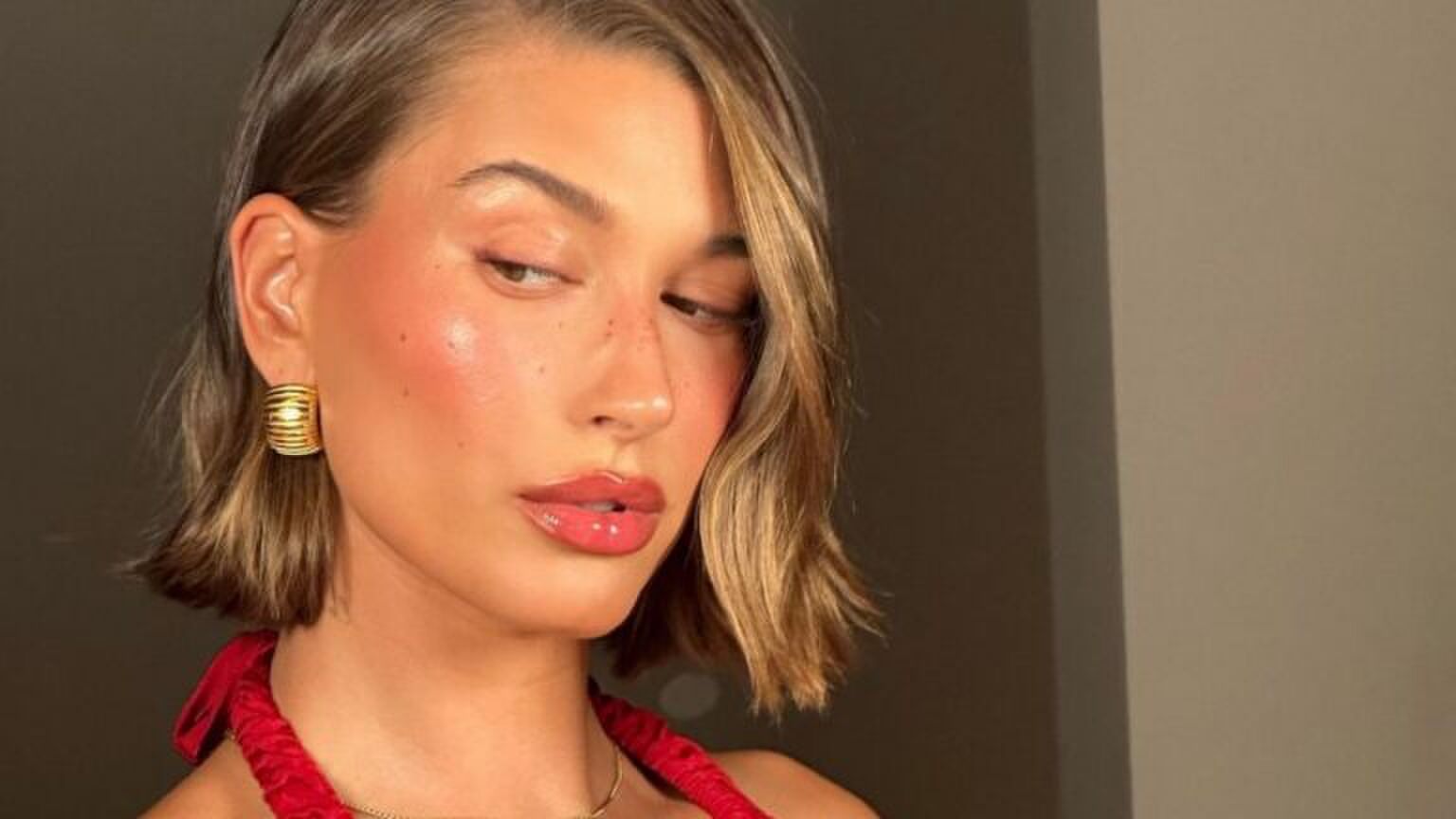 Hailey Bieber.