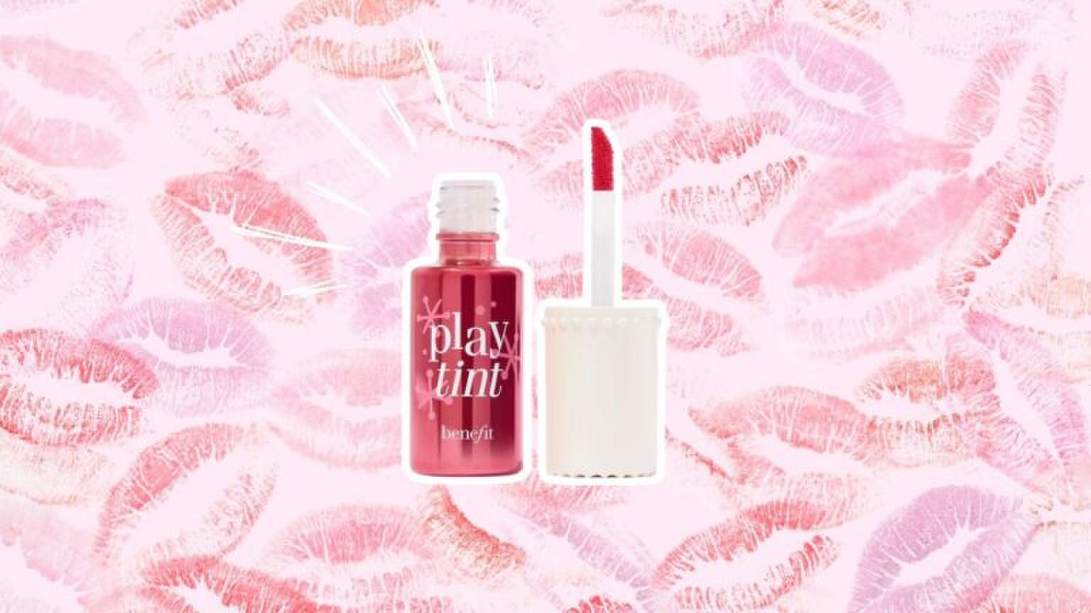 Playtint van Benefit Cosmetics staat voor een kusjes achtergrond