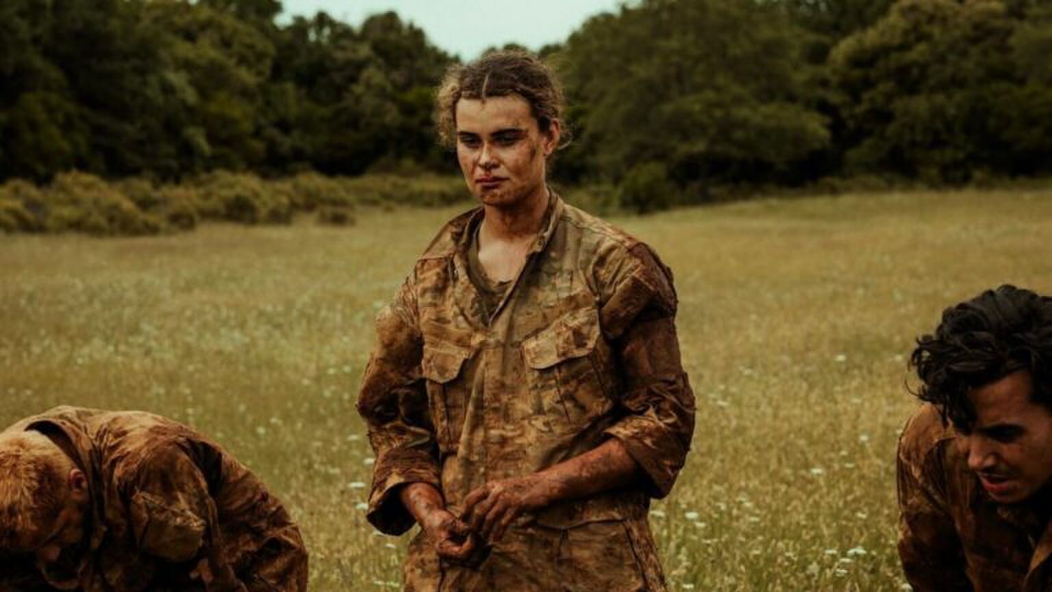 Rachel in een aflevering van Special Forces VIPS staat te huilen.