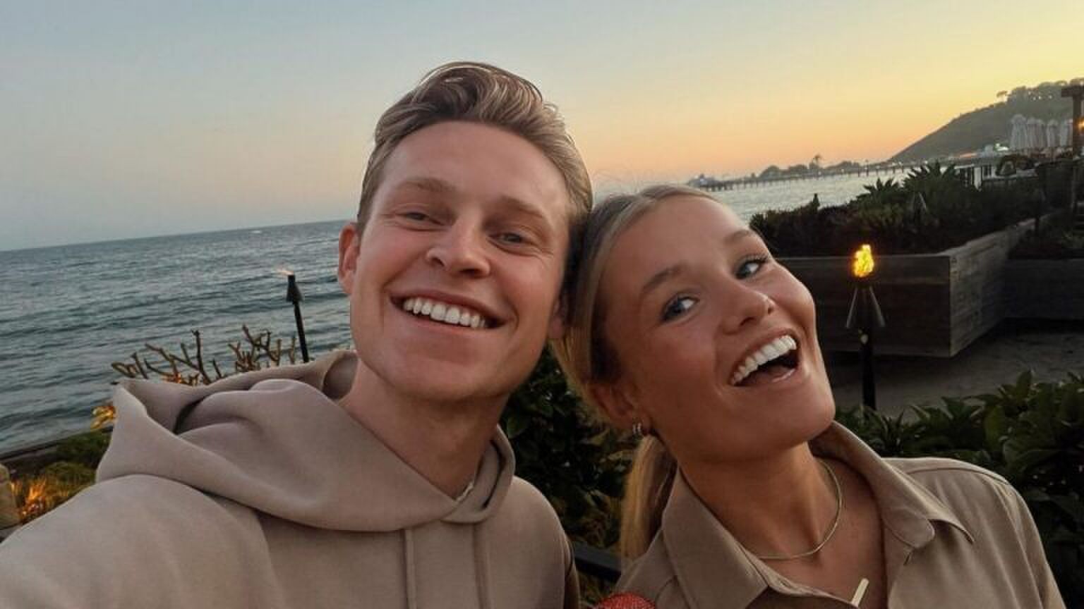 Selfie van Frenkie de Jong en zijn vriendin.