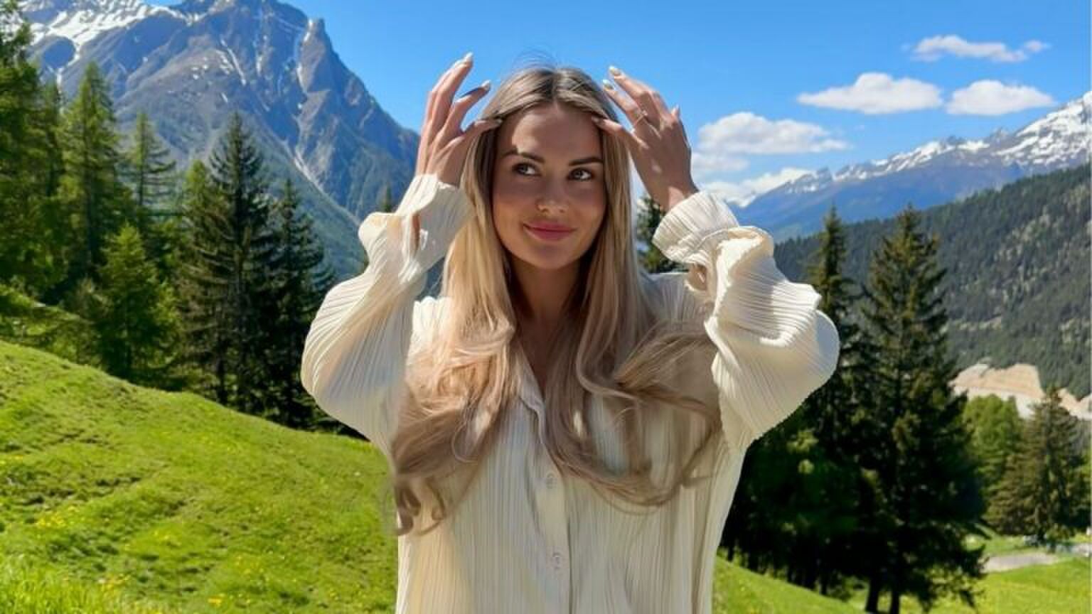 Megan Desaever poseert voor een foto.