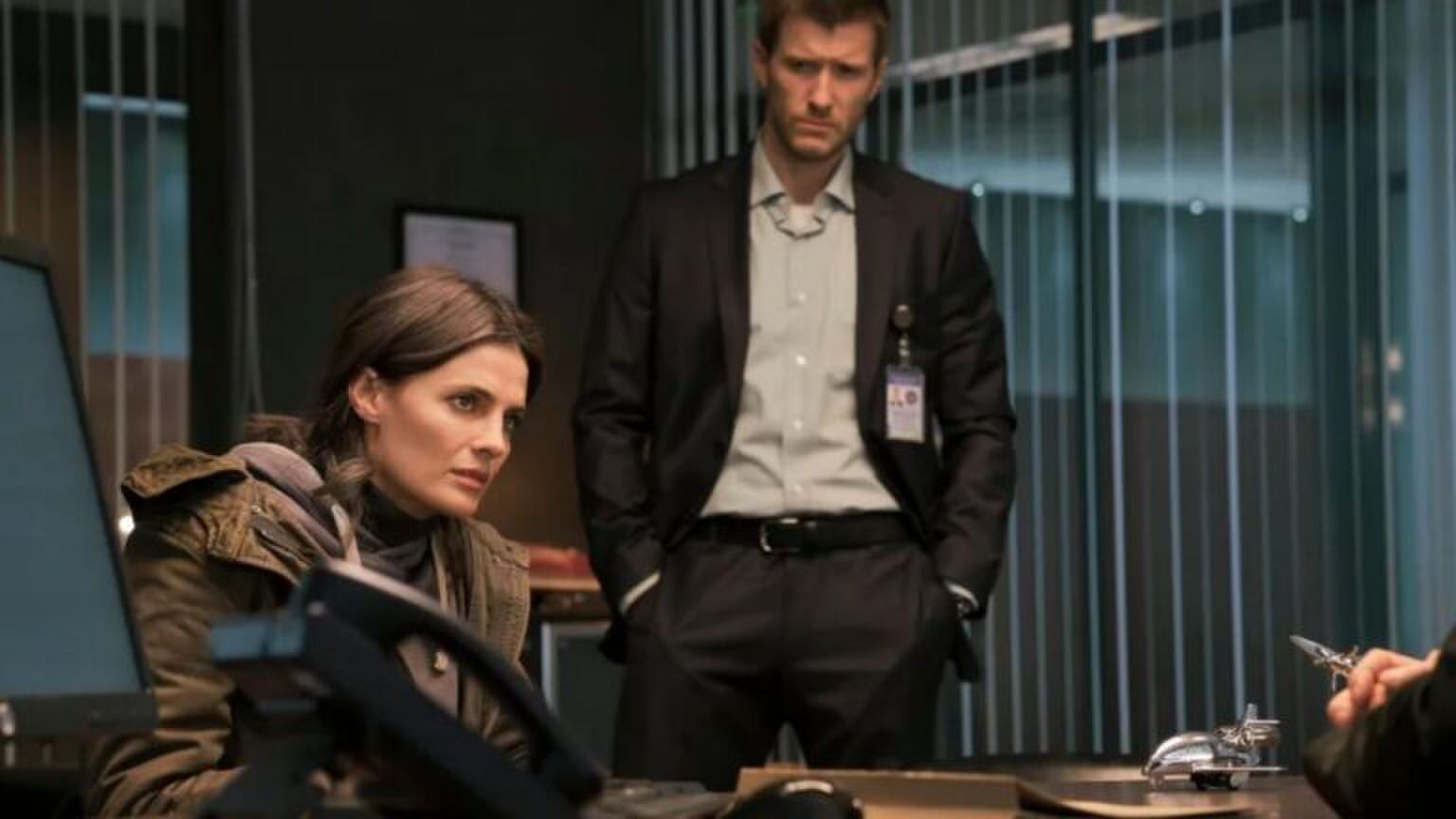 Een still uit de serie Absentia op Netflix.