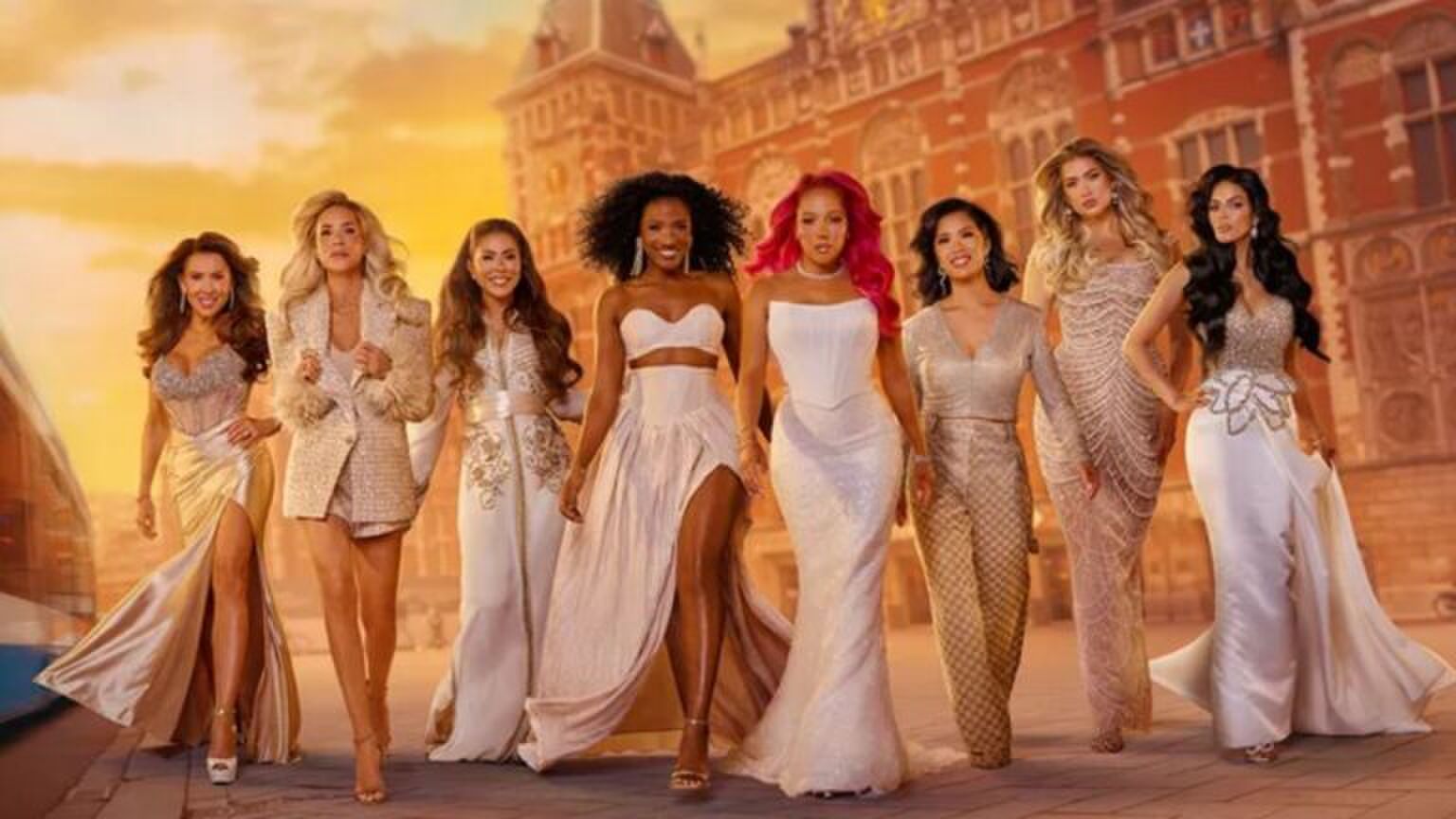 Foto van de cast van The Real Housewives of Amsterdam.
