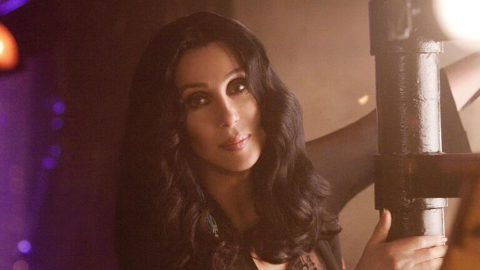 Zangeres Cher in de film Burlesque.