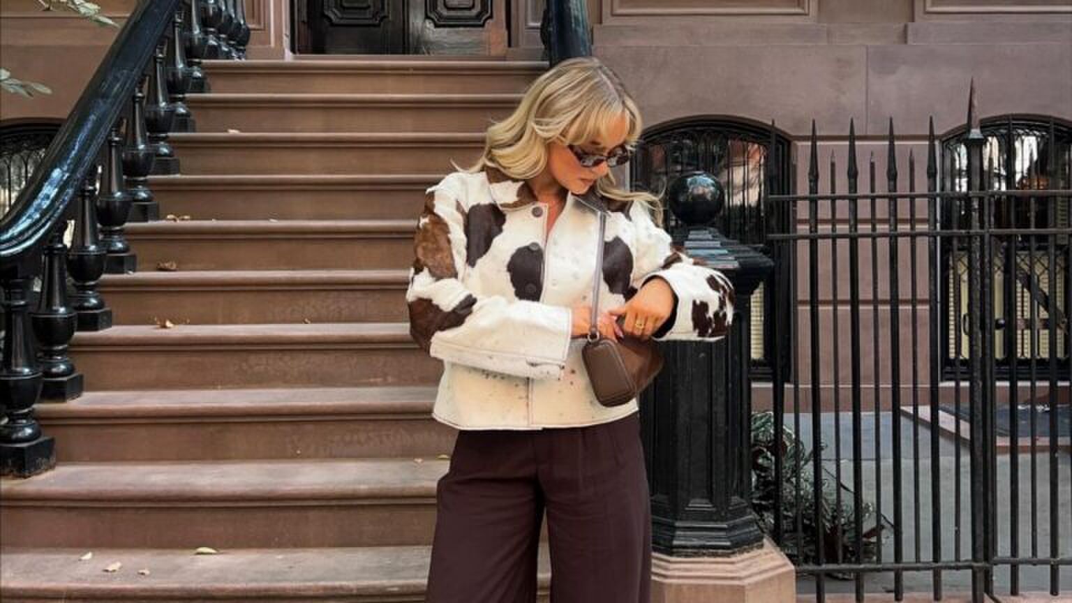 Holly Mayland met de ZARA-pantalon.