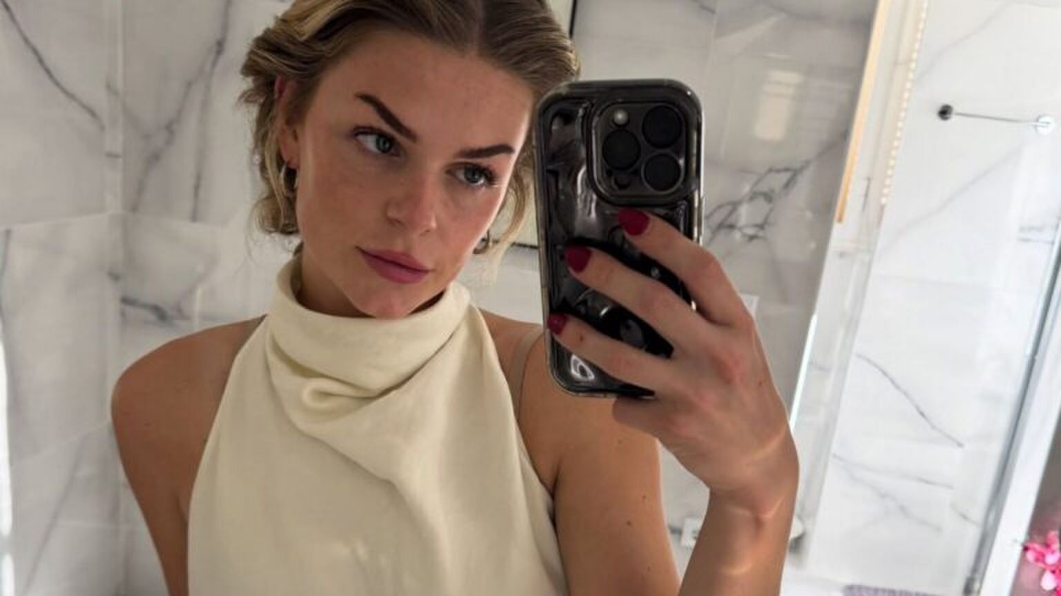 Spiegelselfie van zangeres Davina Michelle.