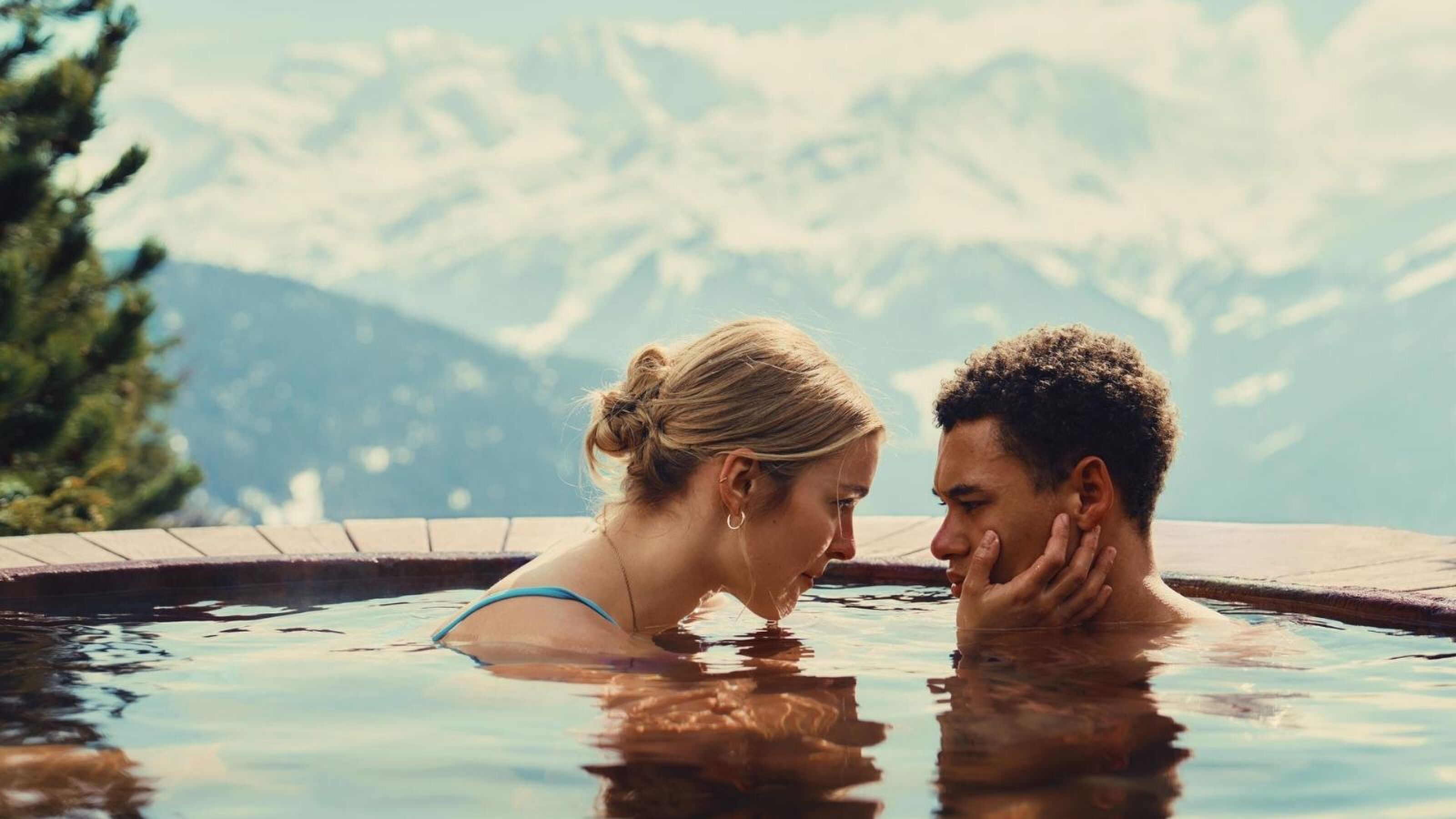 Louise en Daan in een bad.