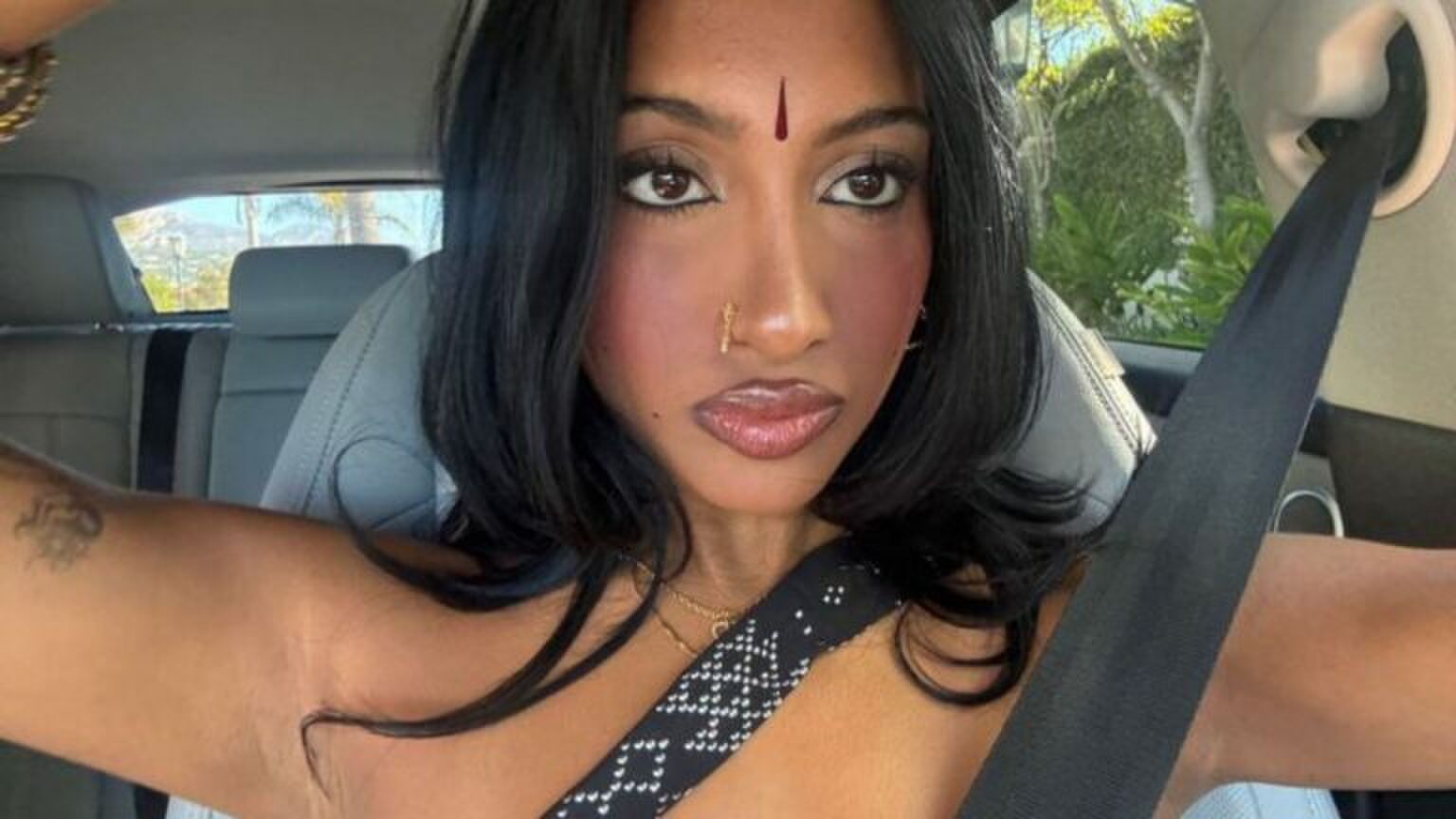 Selfie van zangeres Lara Raj.