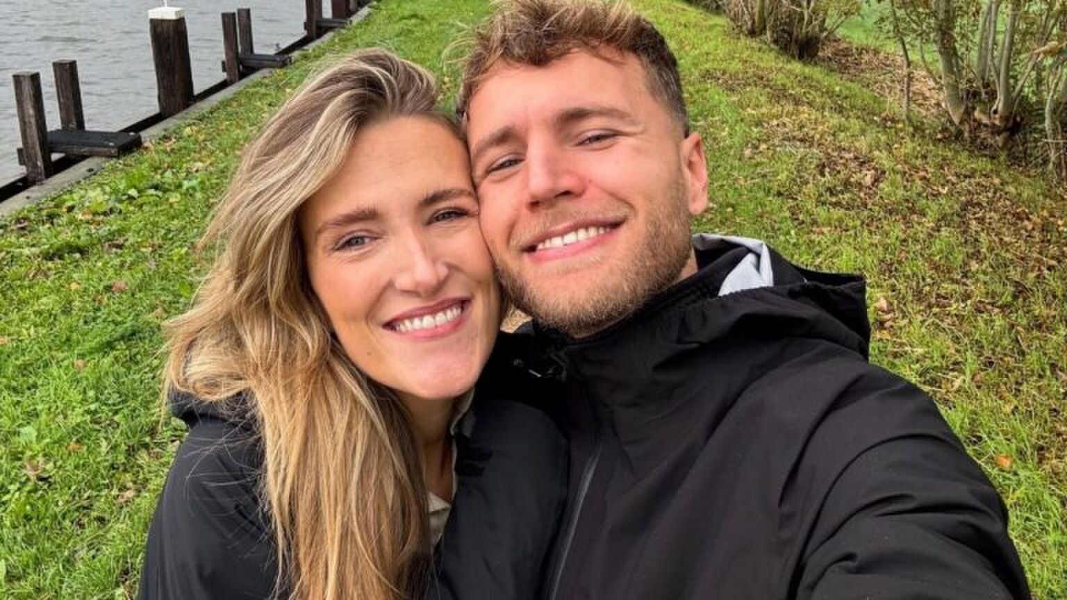 Suzan en Freek poseren voor een selfie.