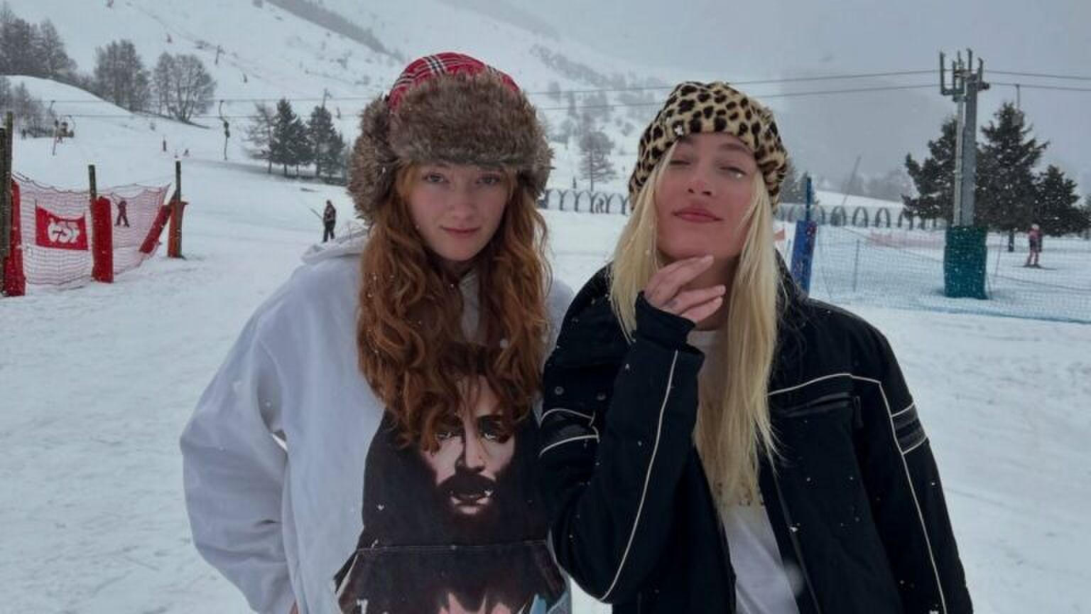 Froukje en S10 in de sneeuw.