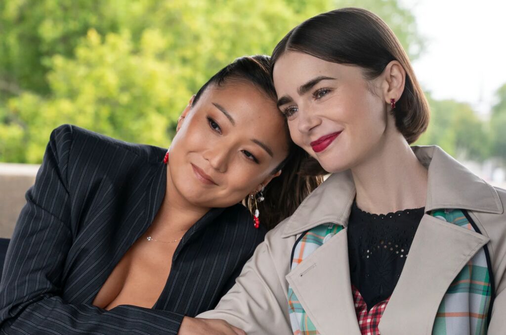 Lily Collins en Ashley Park.