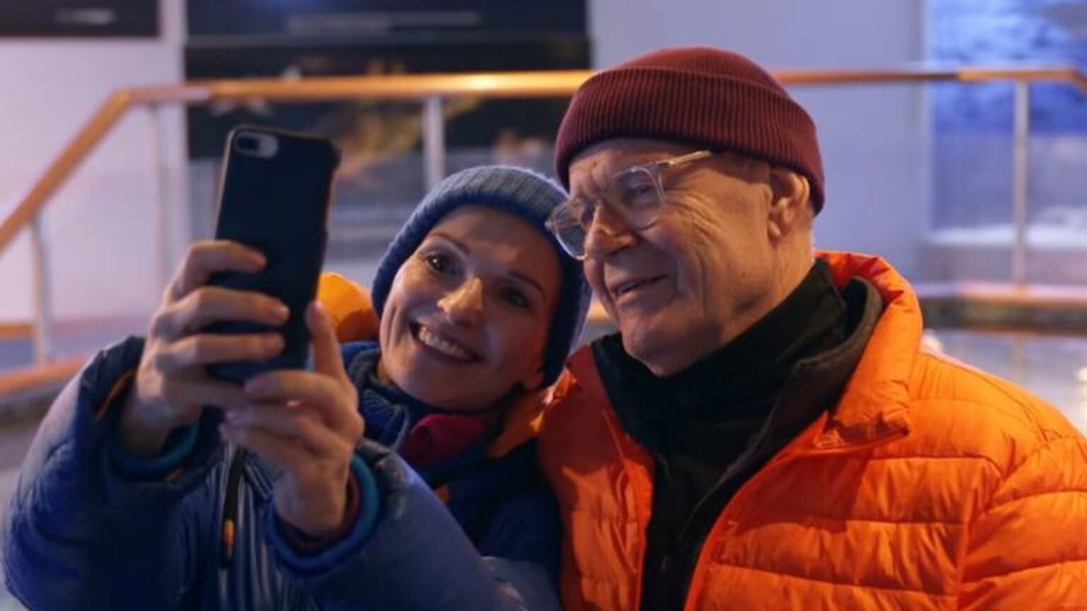 Iris en Hans die selfie maken.