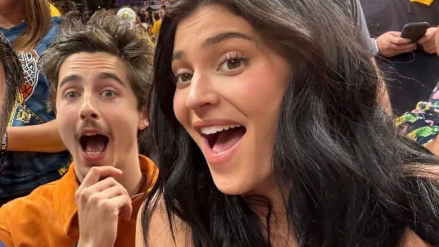 Timothée Chalamet en Kylie Jenner samen op een selfie.