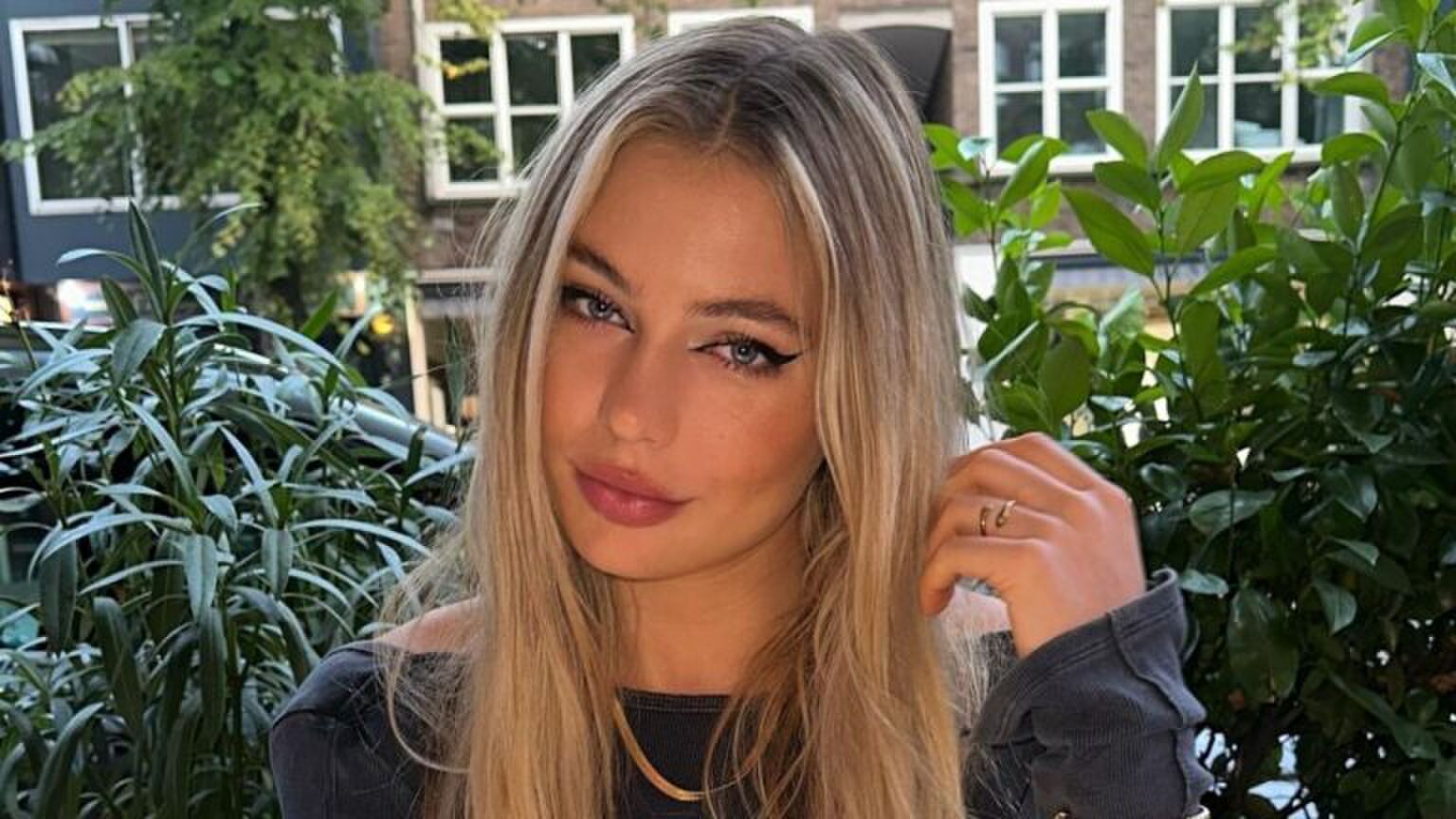 Jutta Leerdam met haren los.