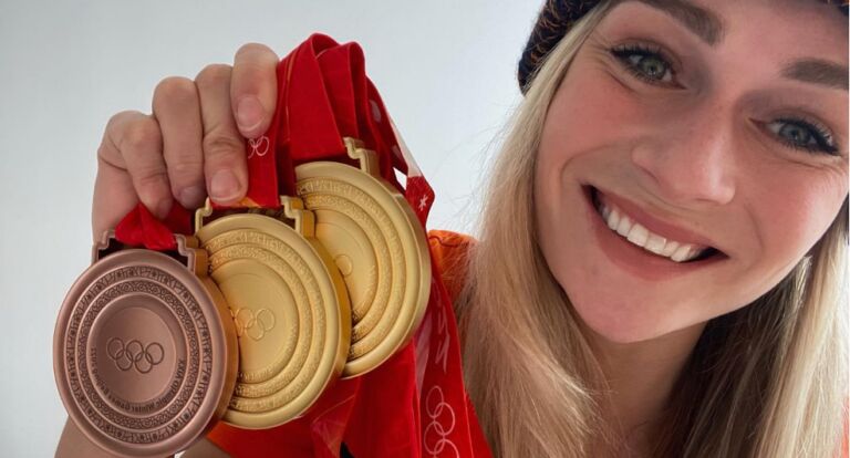 Irene Schouten met haar Olympische Medailles na de Olympische Spelen