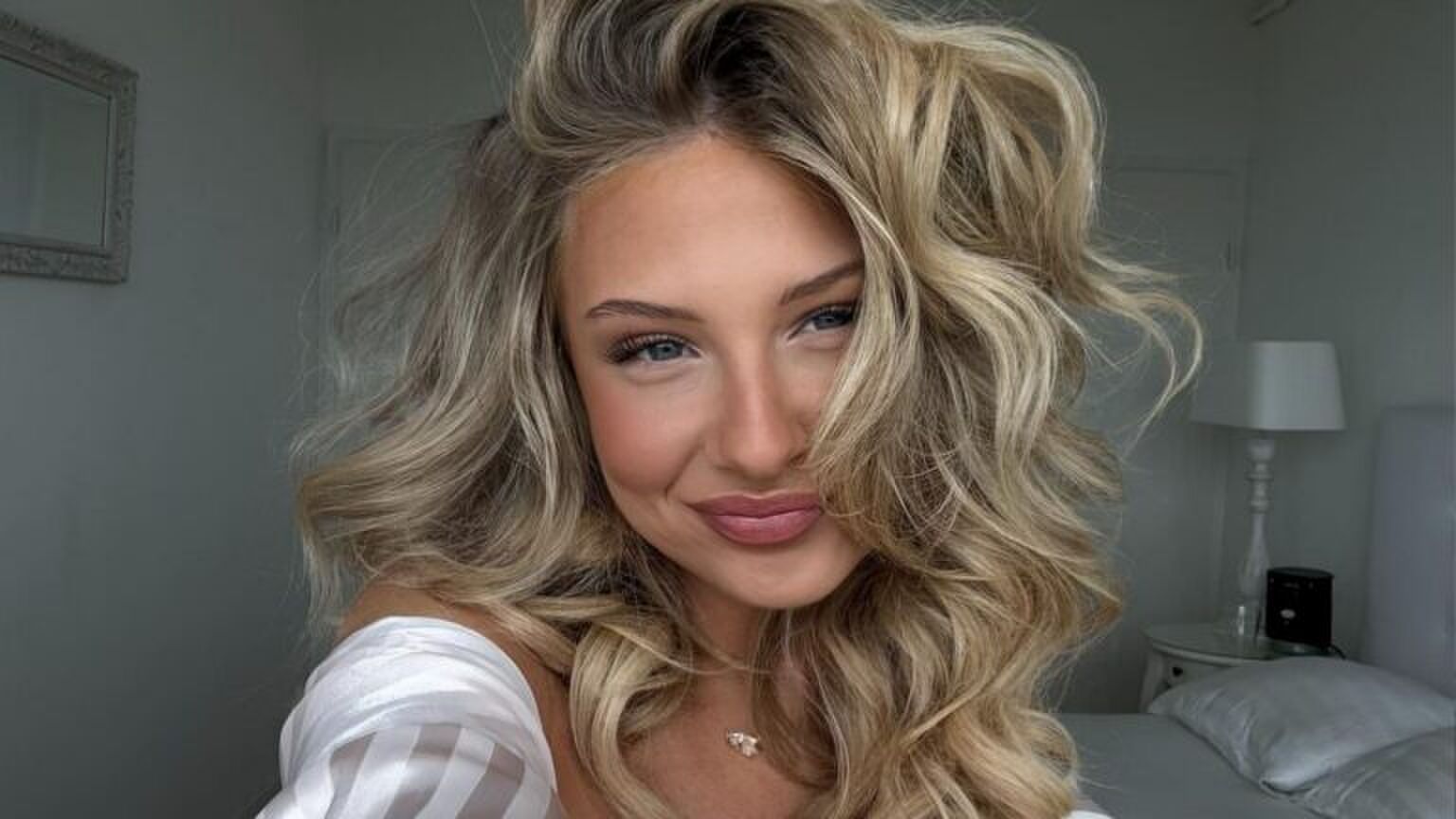 Manou maakt een selfie.