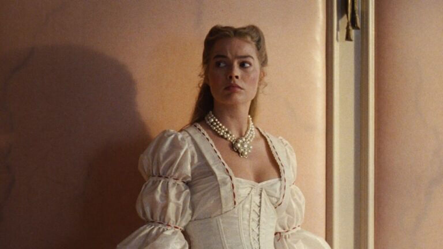 Margot Robbie in Wuthering Heights.