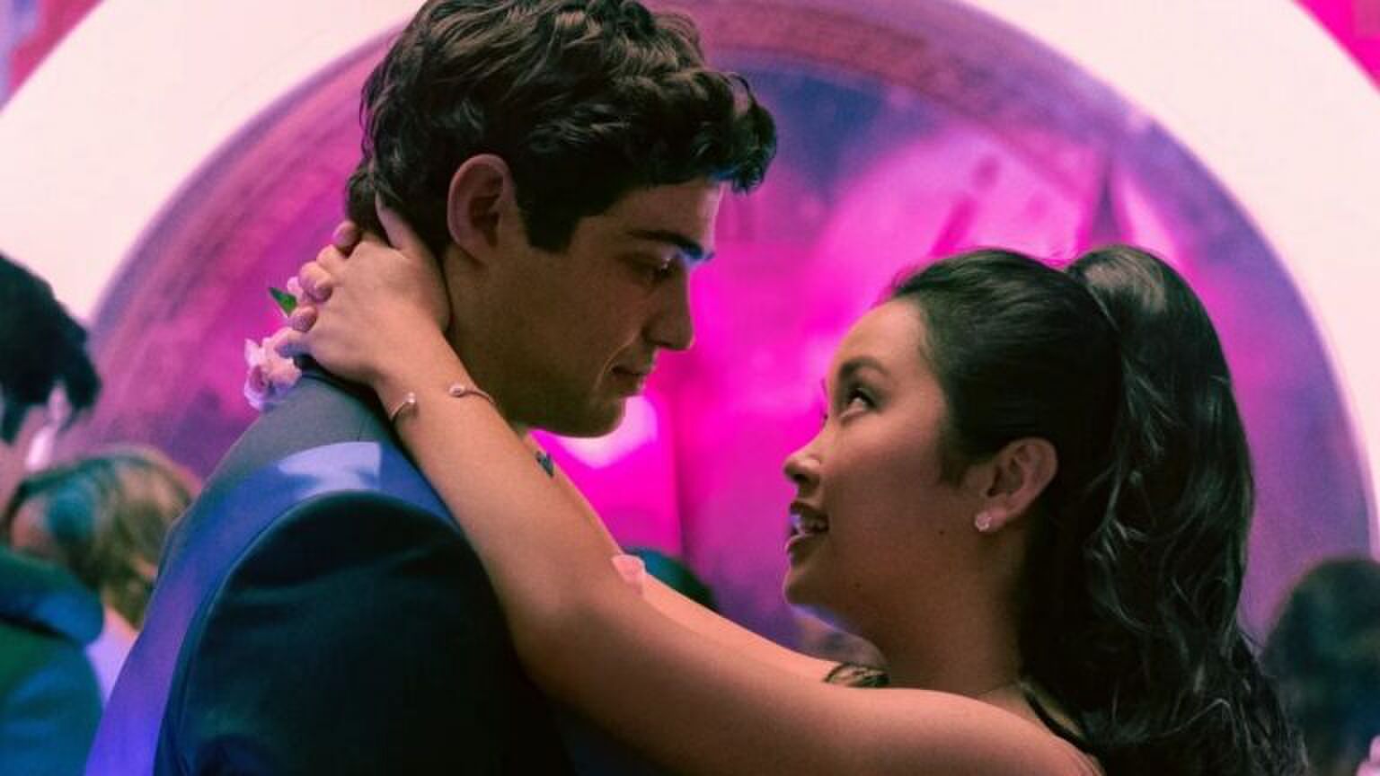 Peter Kavinsky en Lara Jean in To All the Boys: Always and Forever.