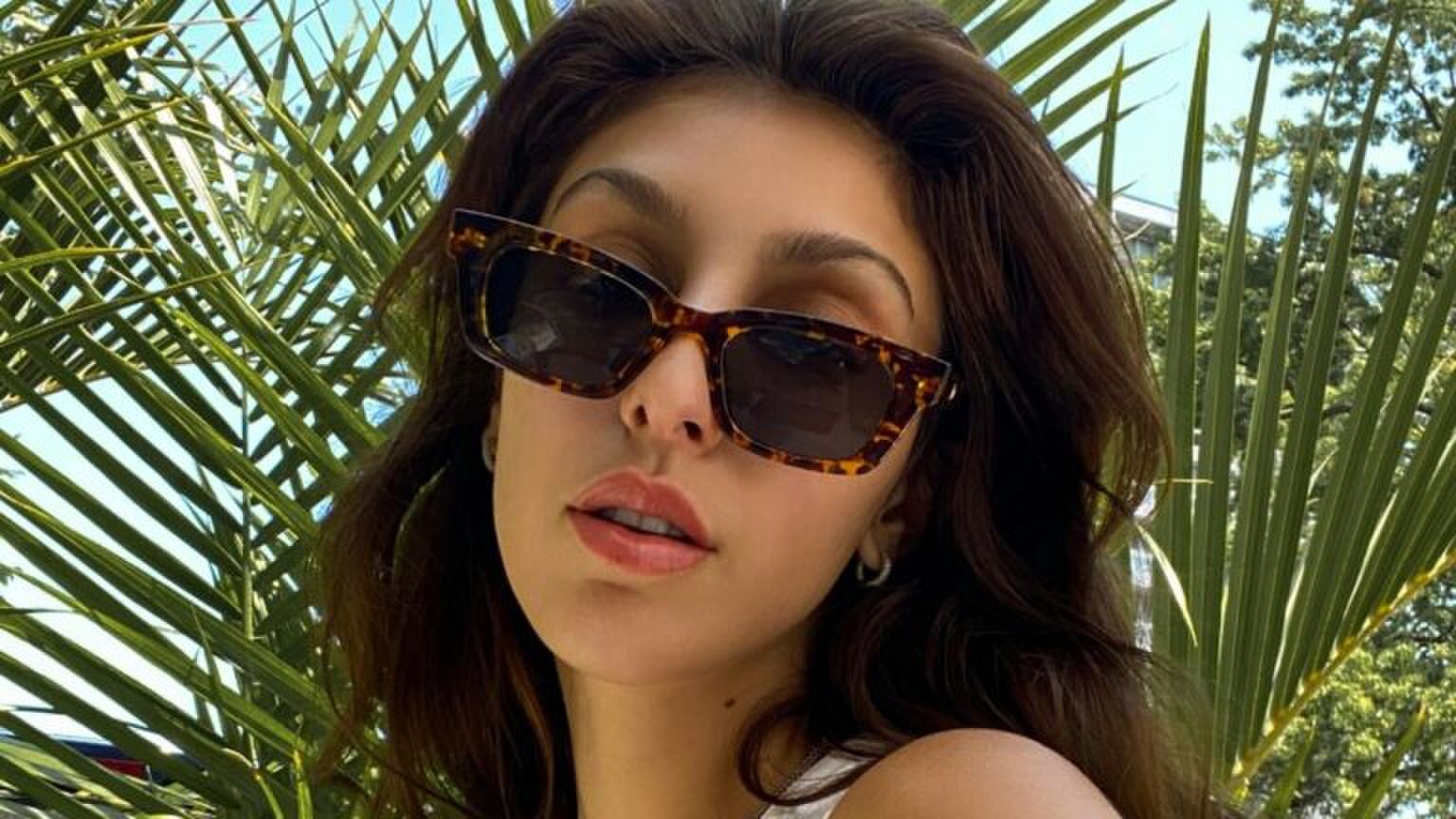 Meisje met zonnebril