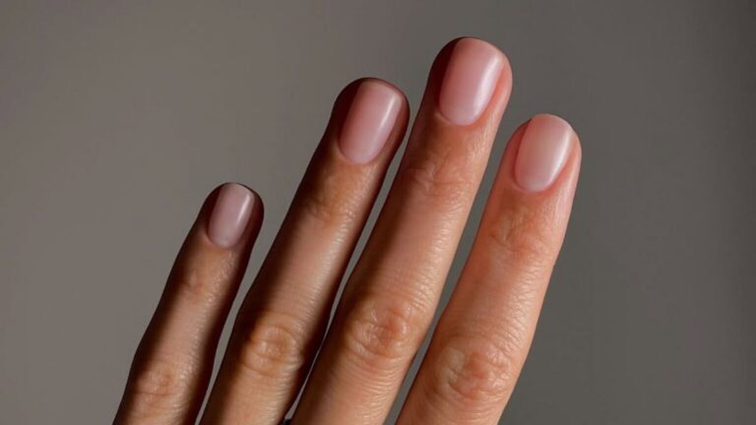 Vrouw met blurred nails.