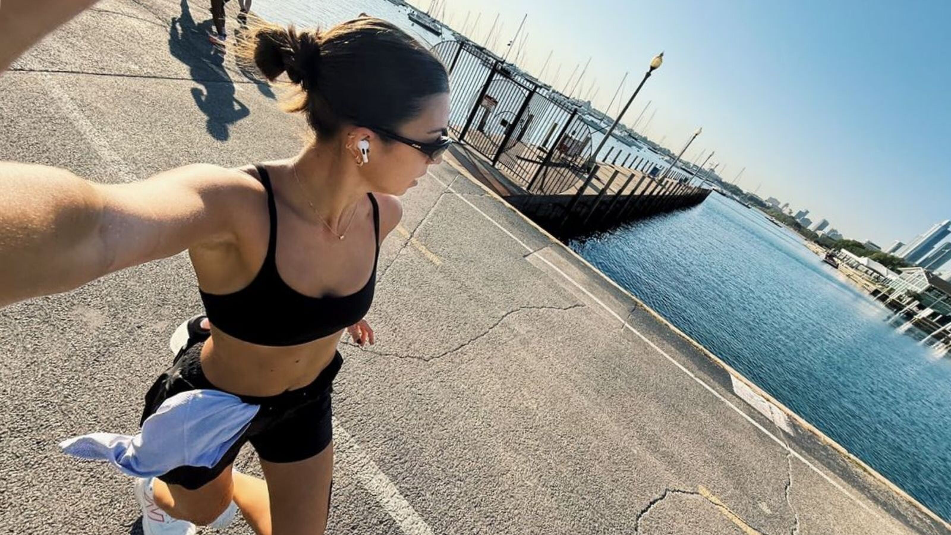 Meisje dat aan het hardlopen is.