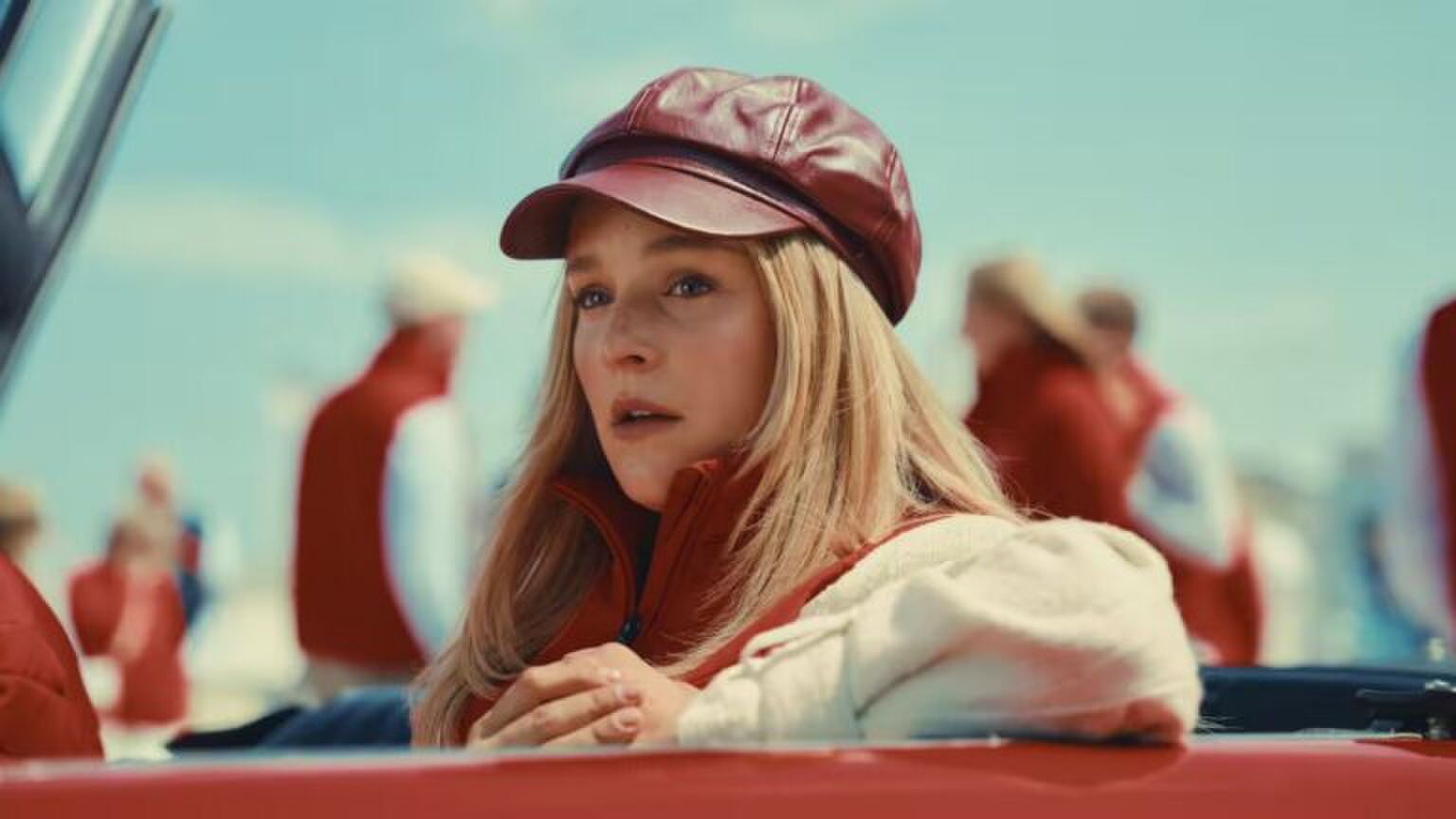 Louise met een petje op.