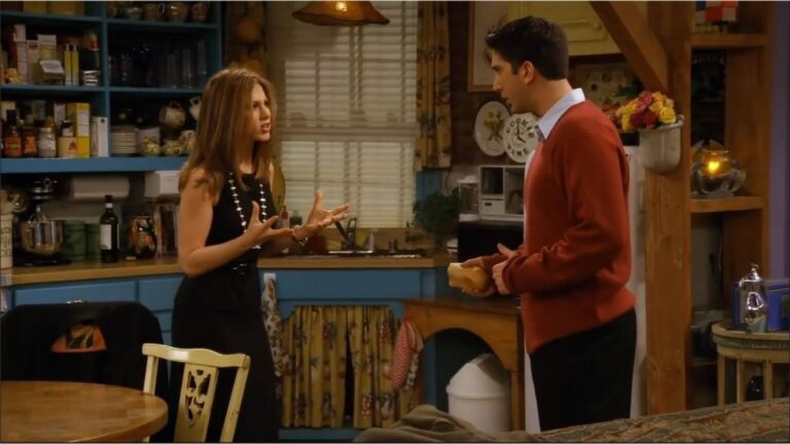 Ross en Rachel uit Friends praten met elkaar.
