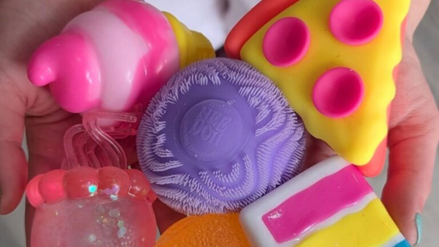 Een verzameling aan NeeDoh Toys.