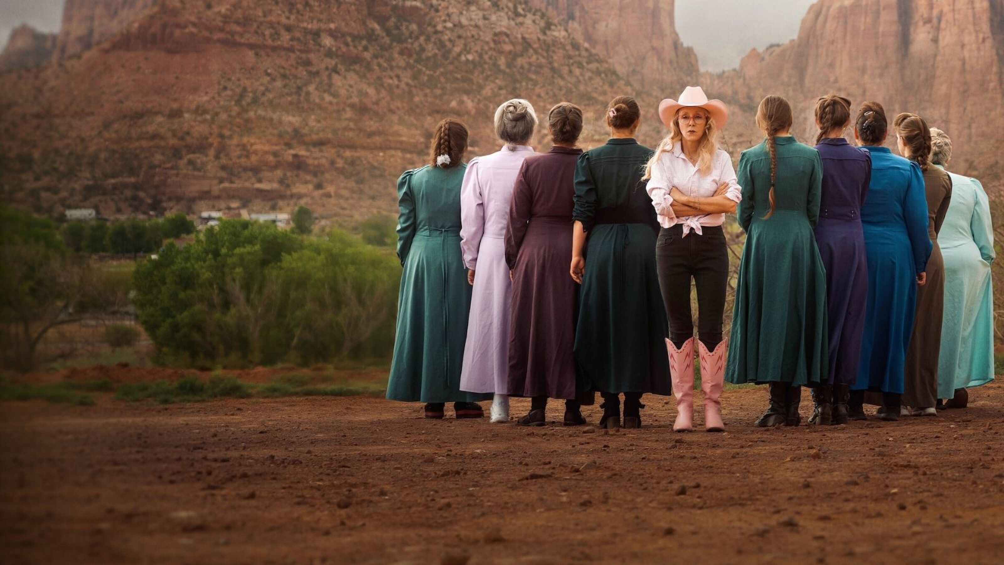 Meerdere vrouwen met hun rug gekeerd.