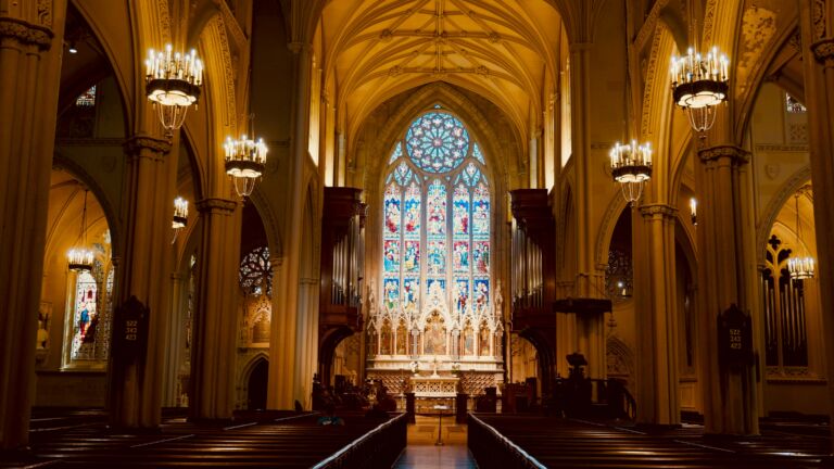 Gen Z-mannen kiezen steeds vaker voor de kerk.