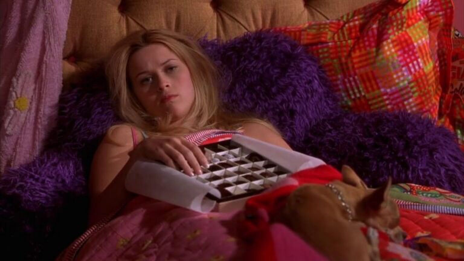 Reese Witherspoon die chocola eet.