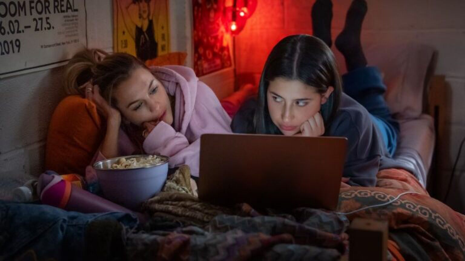 Foto van een scene in Netflix-komedie Roommates.