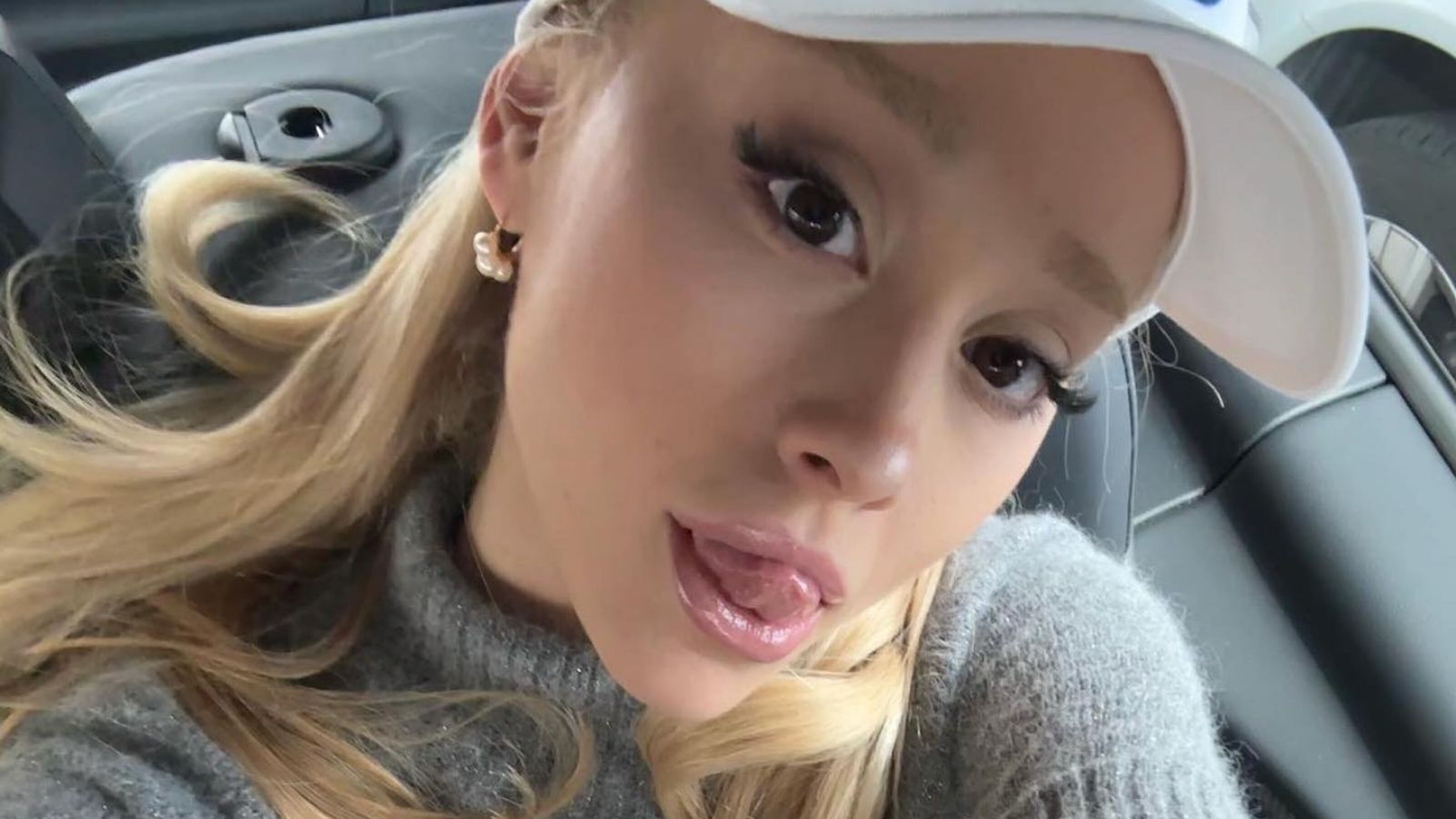 Ariana Grande.