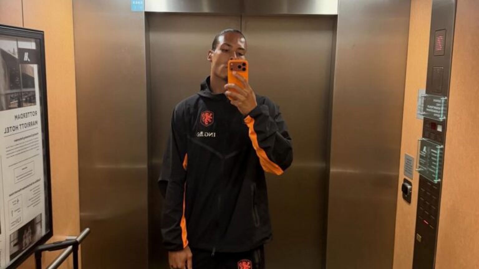 Spiegelfoto Virgil van Dijk.