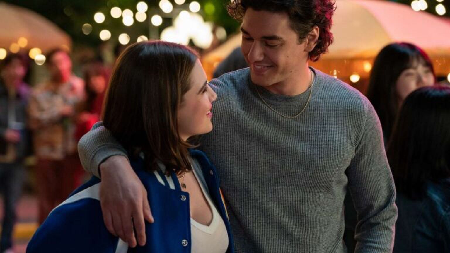 Hannah en Garret in Off Campus.