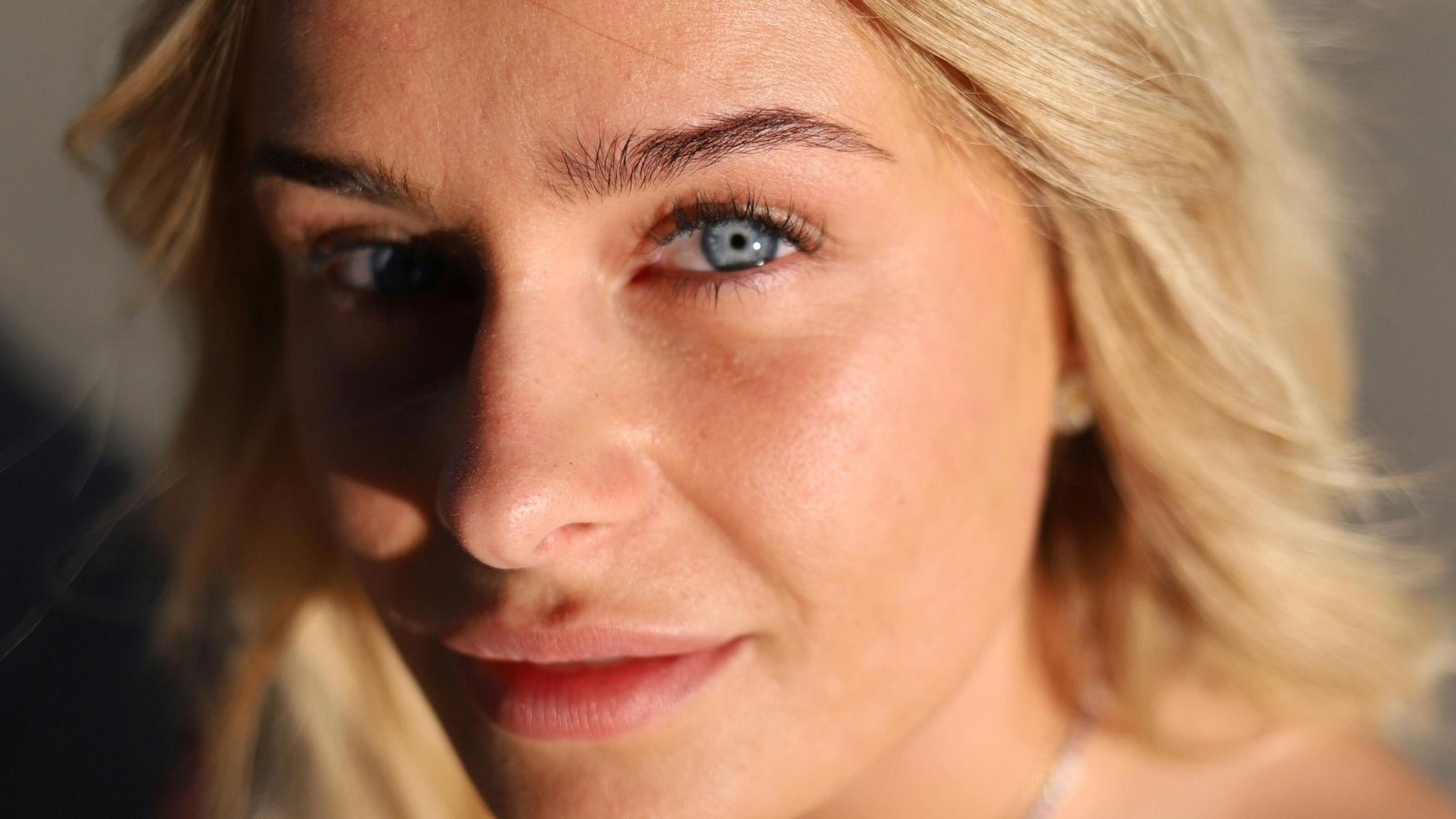 Vrouw met blauwe ogen.