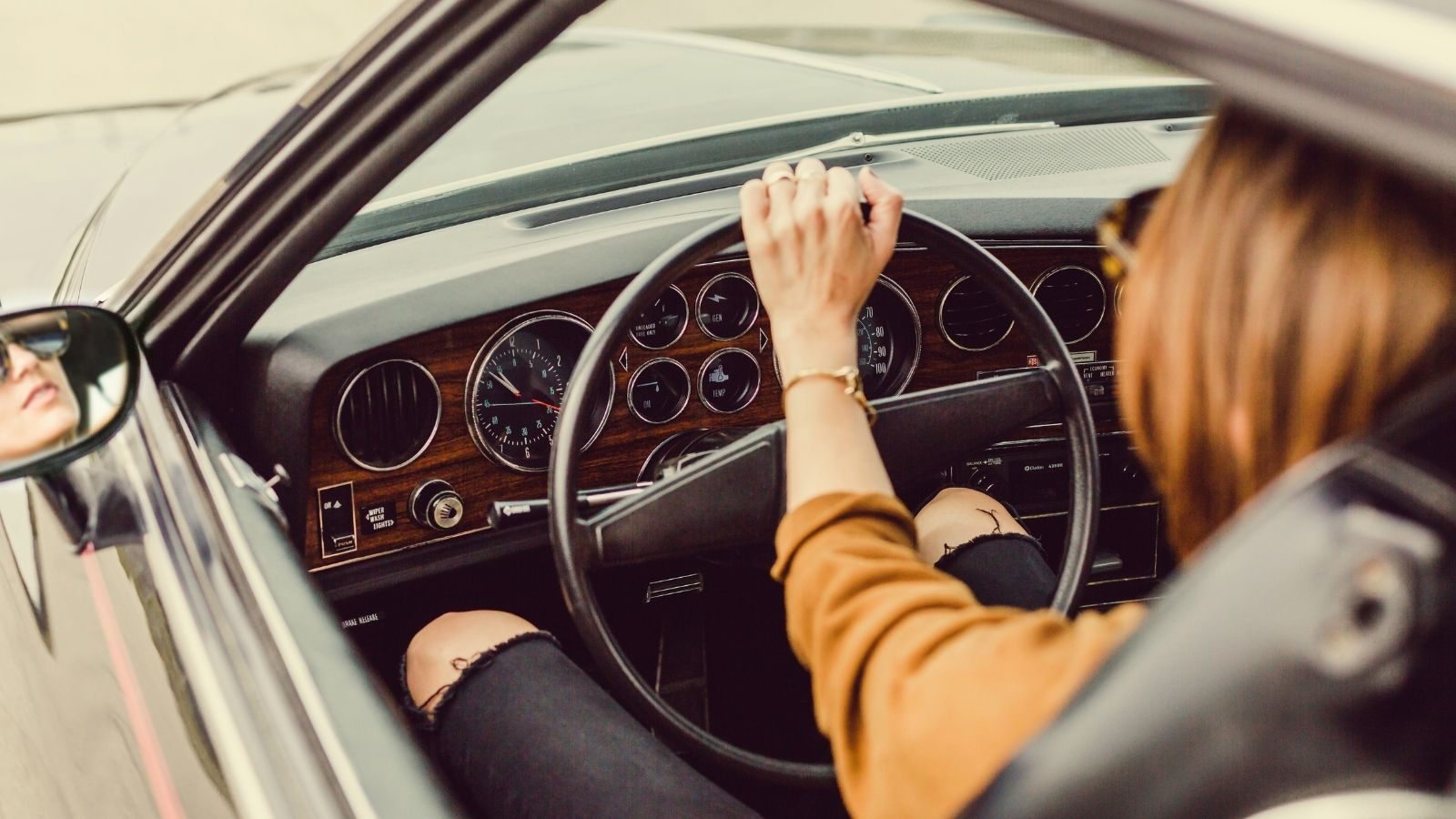 Vrouw in auto.