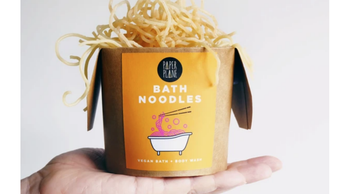 Illustratie voor: Vergeet de bruisbal: vanaf nu helpen deze (vegan) Bath Noodles jou ontspannen