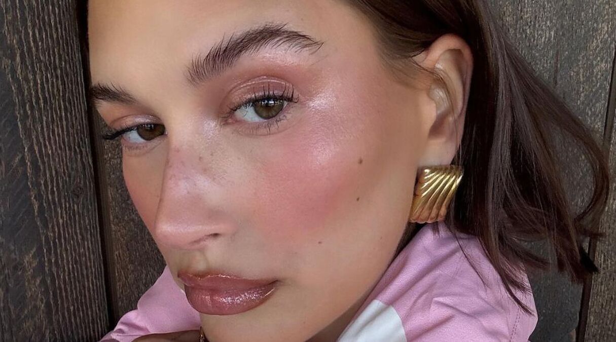 selfie hailey bieber