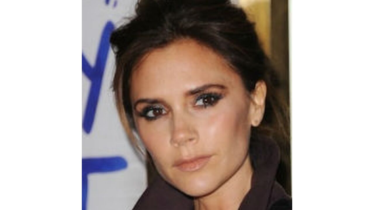 Illustratie voor: VIDEO: Victoria Beckham behind the scenes voor ELLE UK