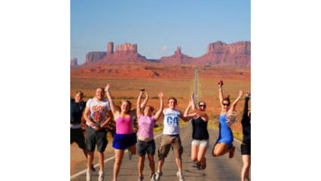 Illustratie voor: Activity International: reizen naar Australië en Afrika!
